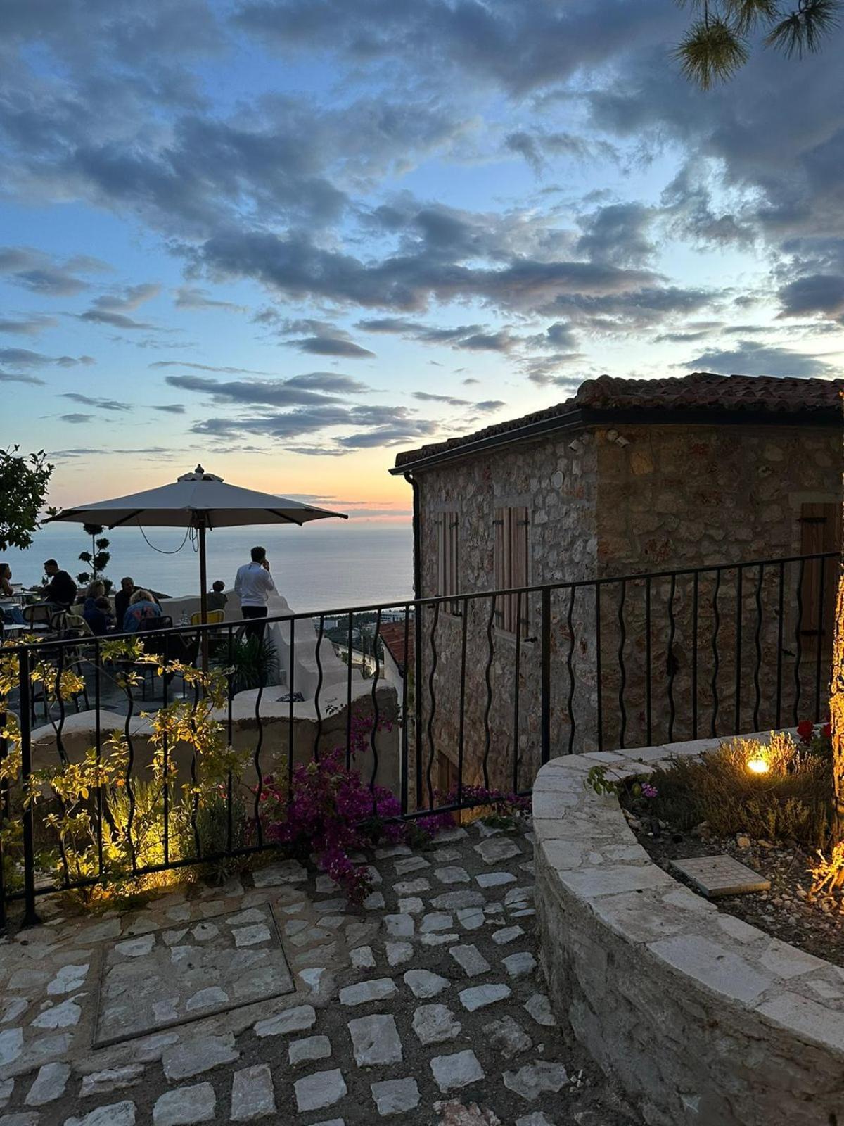 Lion'S Villa Vlorë Exteriör bild